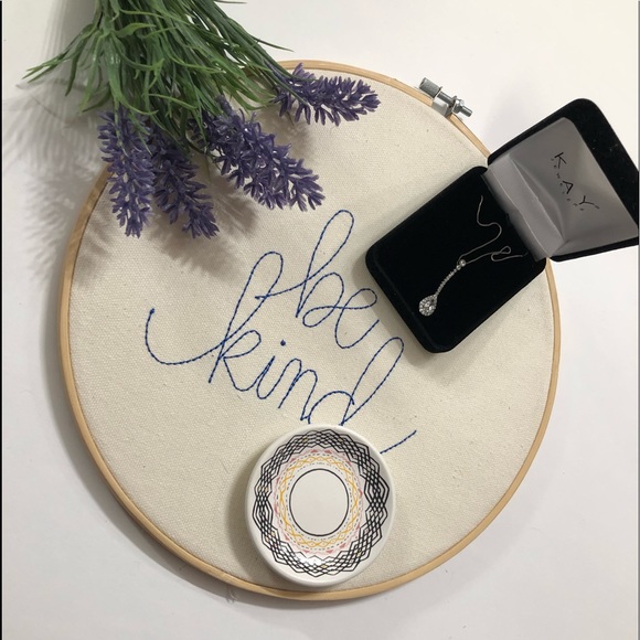 Kay Jewelers Jewelry - Kay Jewelers White Sapphire necklace